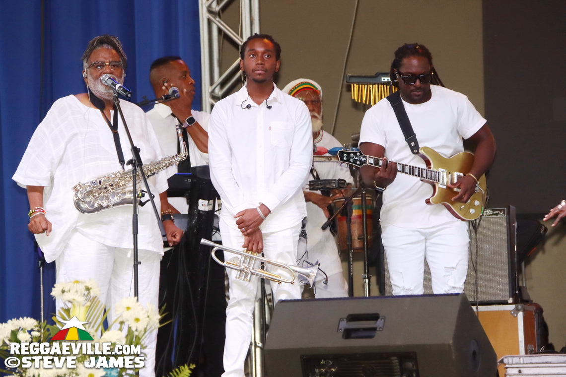 Tarrus Riley, Luciano, Junior Reid