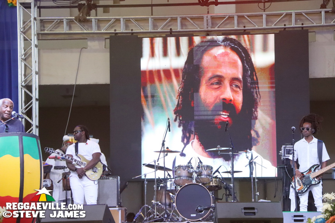 Tarrus Riley, Luciano, Junior Reid