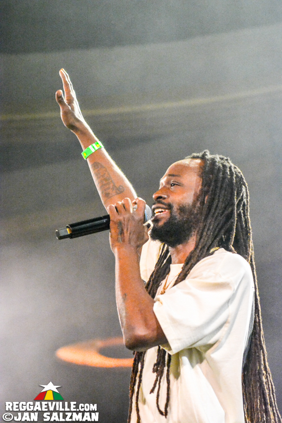 Buju Banton, Jesse Royal with Medisun