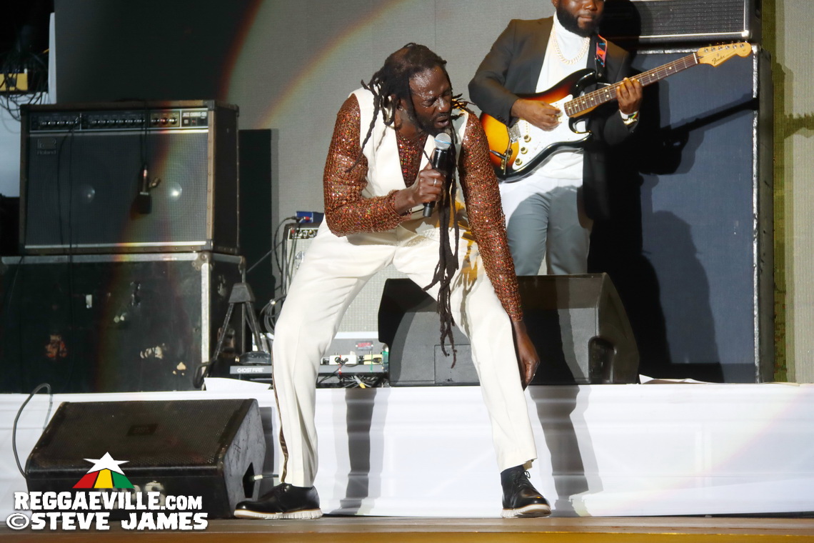 Buju Banton with Beres Hammond, Wayne Wonder & Gramps Morgan