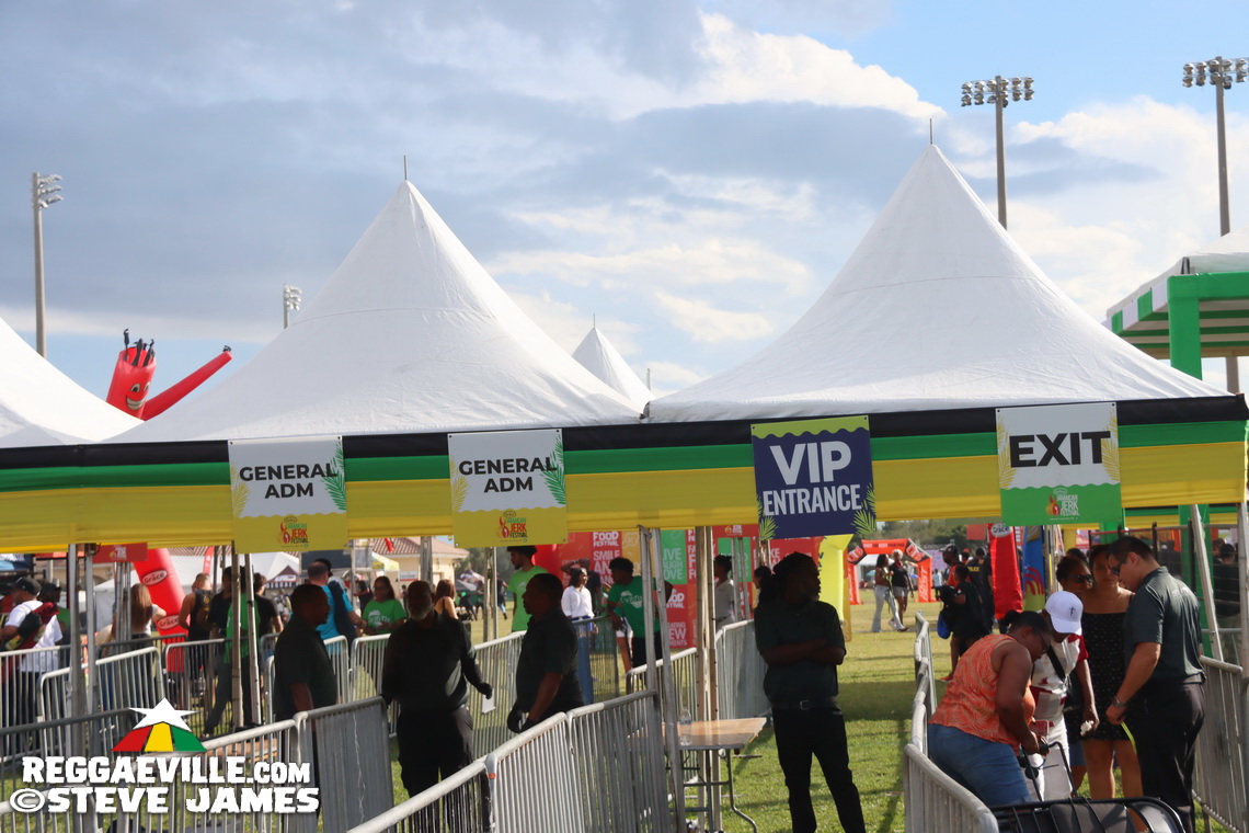 Mr. Vegas, Romain Virgo, The Wailers, Destra