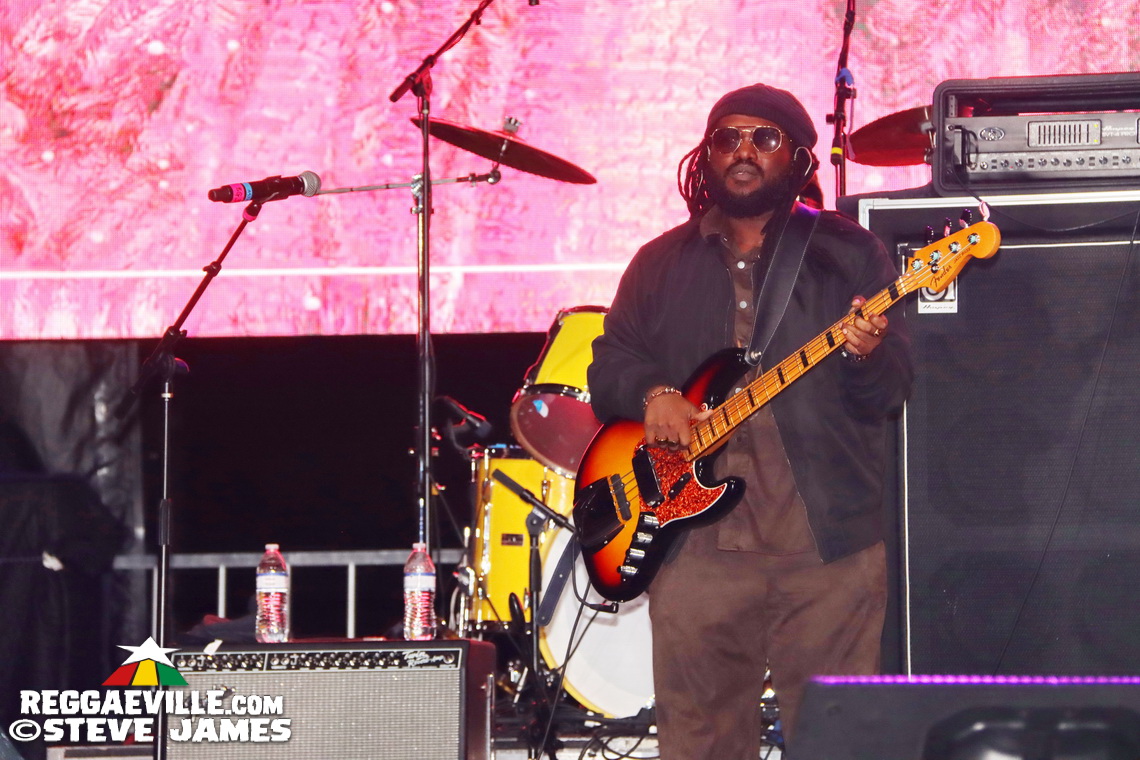 Mr. Vegas, Romain Virgo, The Wailers, Destra