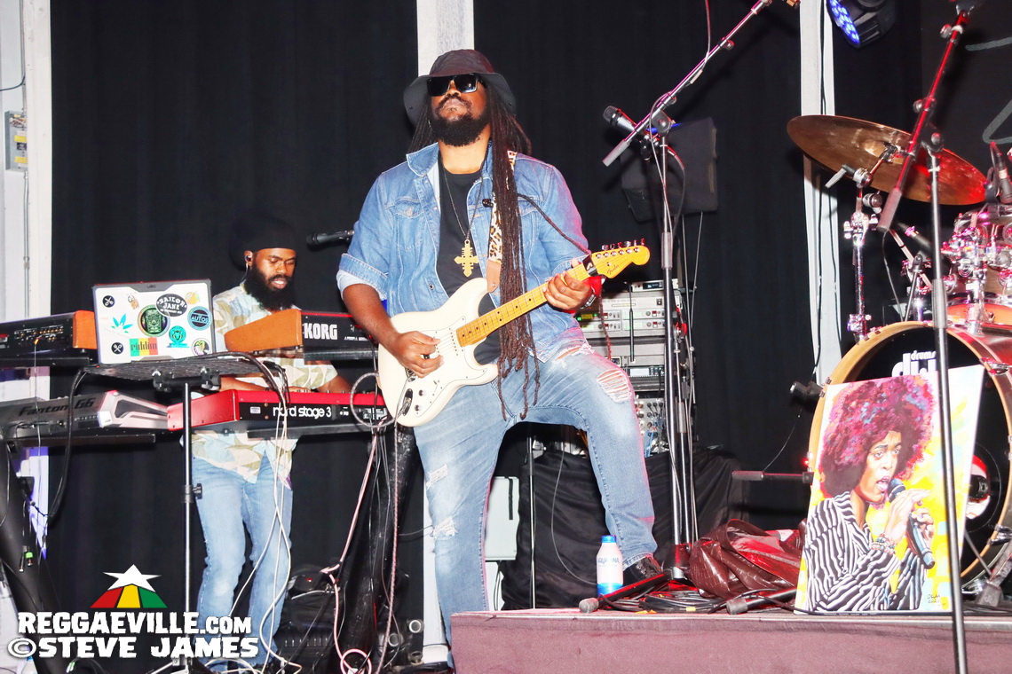 Lila Iké with Protoje, Romain Virgo