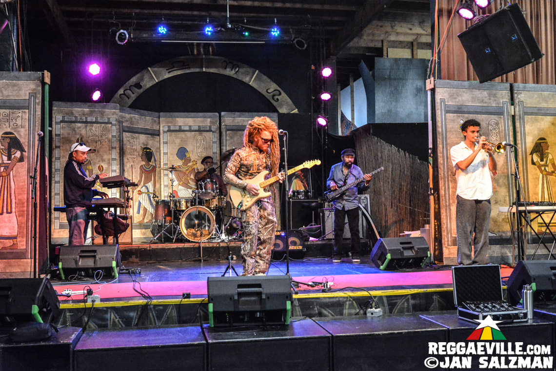 Luciano, Fully Fullwood Band feat. Ginger Roots