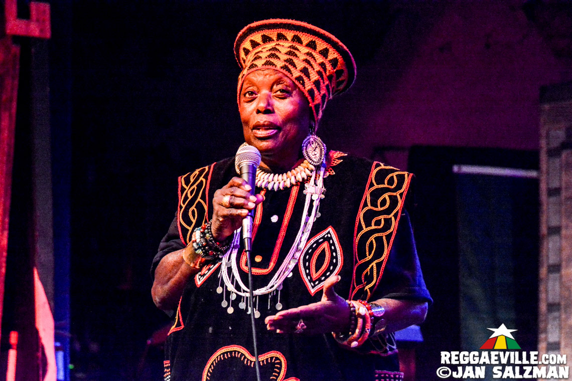 Luciano, Fully Fullwood Band feat. Ginger Roots