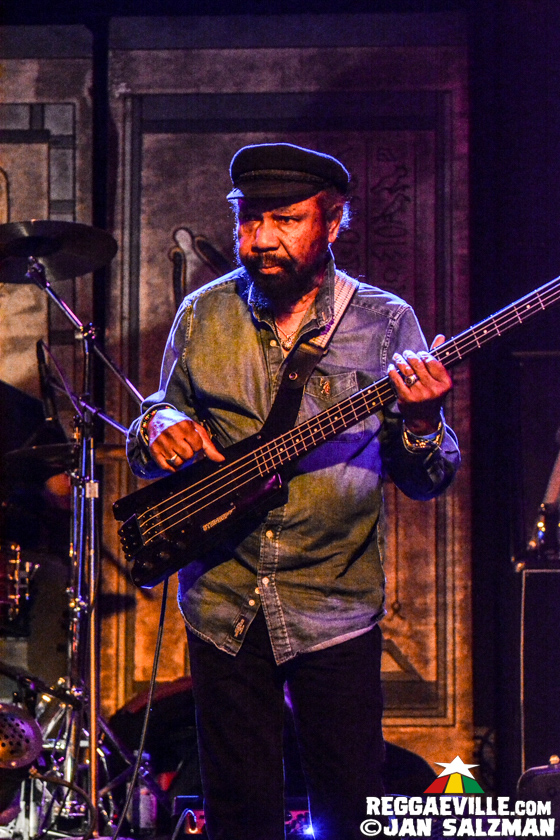 Luciano, Fully Fullwood Band feat. Ginger Roots