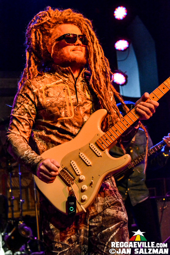 Luciano, Fully Fullwood Band feat. Ginger Roots