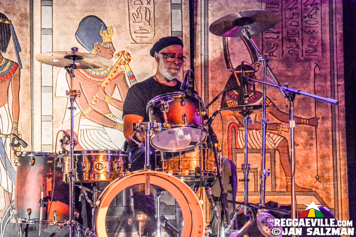 Luciano, Fully Fullwood Band feat. Ginger Roots