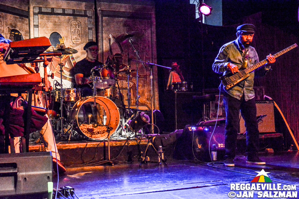 Luciano, Fully Fullwood Band feat. Ginger Roots