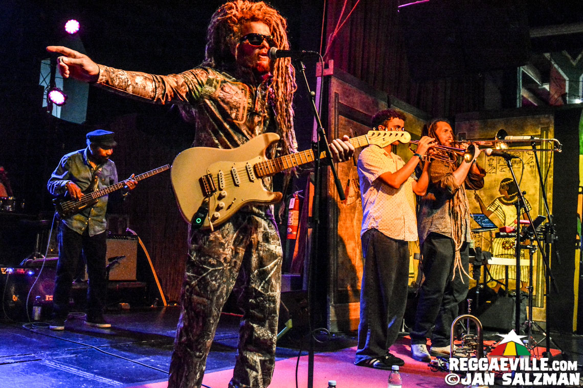 Luciano, Fully Fullwood Band feat. Ginger Roots