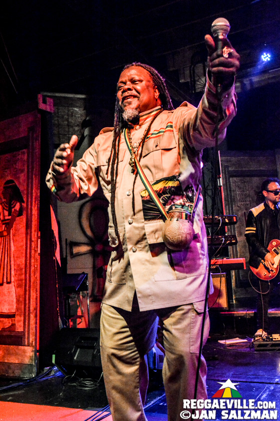 Luciano, Fully Fullwood Band feat. Ginger Roots