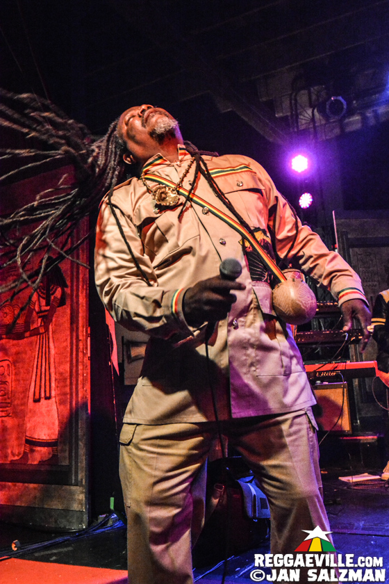 Luciano, Fully Fullwood Band feat. Ginger Roots