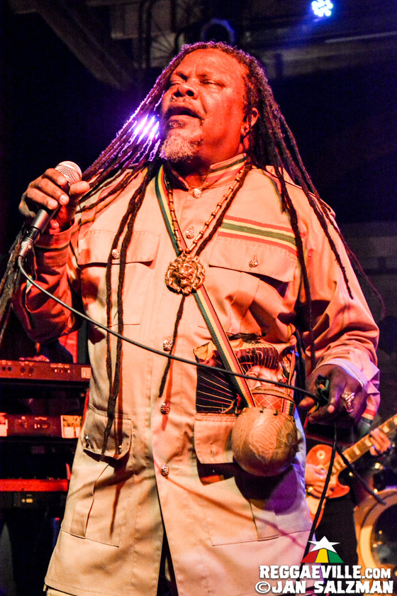 Luciano, Fully Fullwood Band feat. Ginger Roots