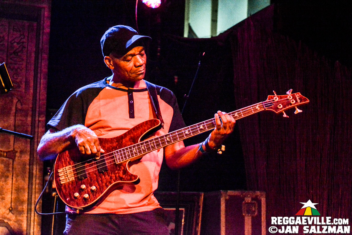 Luciano, Fully Fullwood Band feat. Ginger Roots