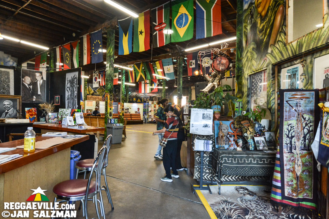 Luciano, Fully Fullwood Band feat. Ginger Roots