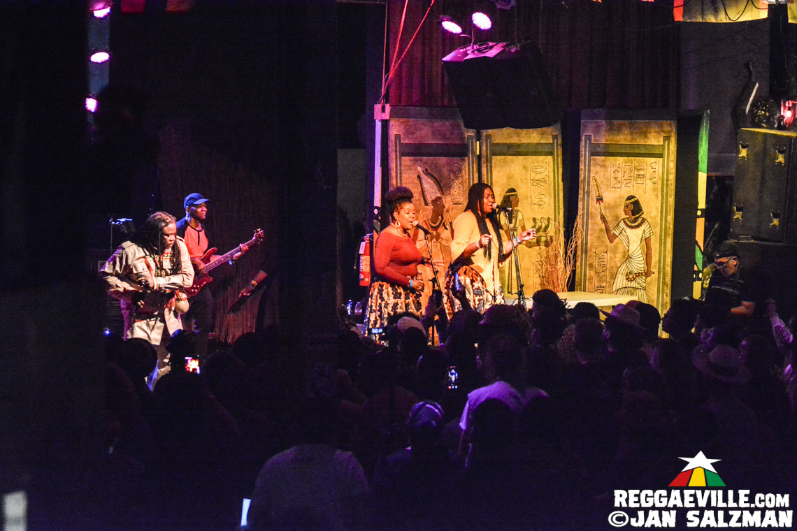 Luciano, Fully Fullwood Band feat. Ginger Roots