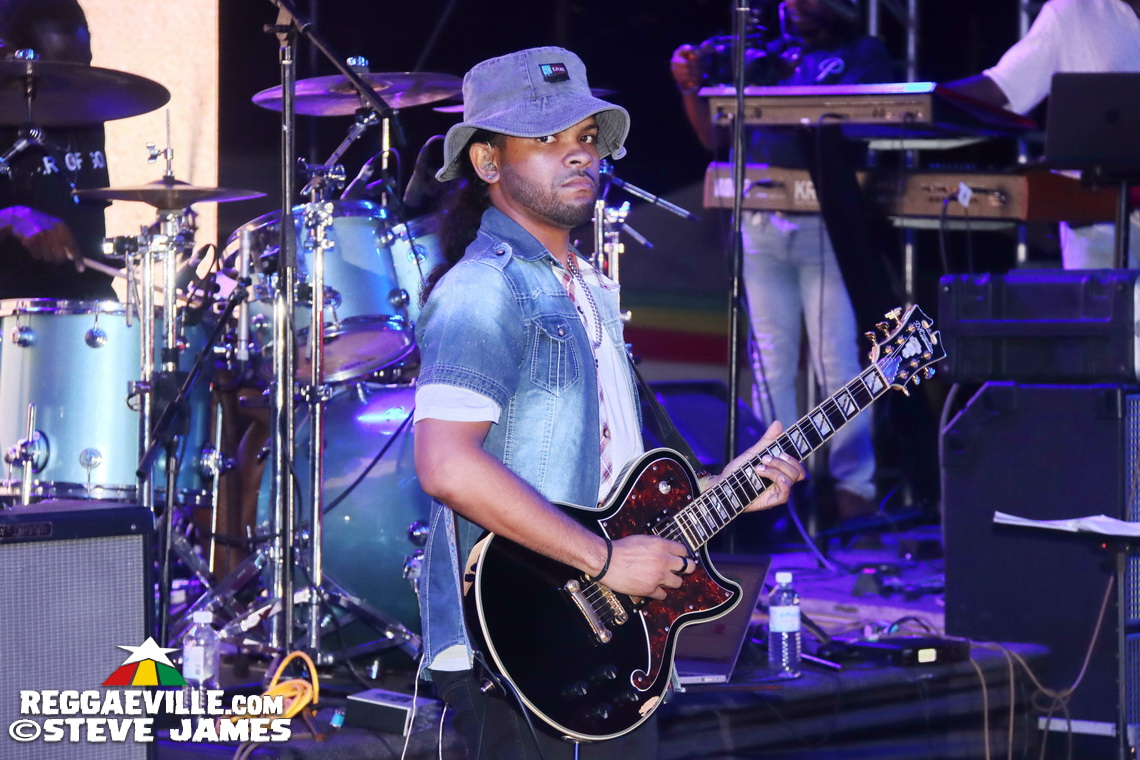 Queen Ifrica, Valiant, Jah Mason, Turbulence