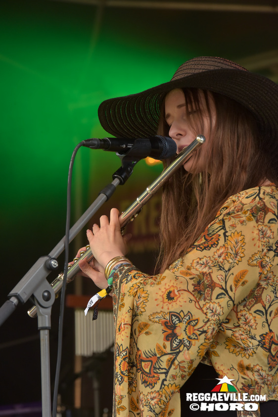 Ganjaman, Roughhouse, Sofa Connection feat. Cheer Up Trio