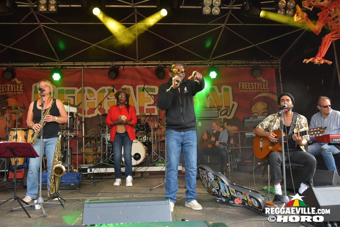 Ganjaman, Roughhouse, Sofa Connection feat. Cheer Up Trio