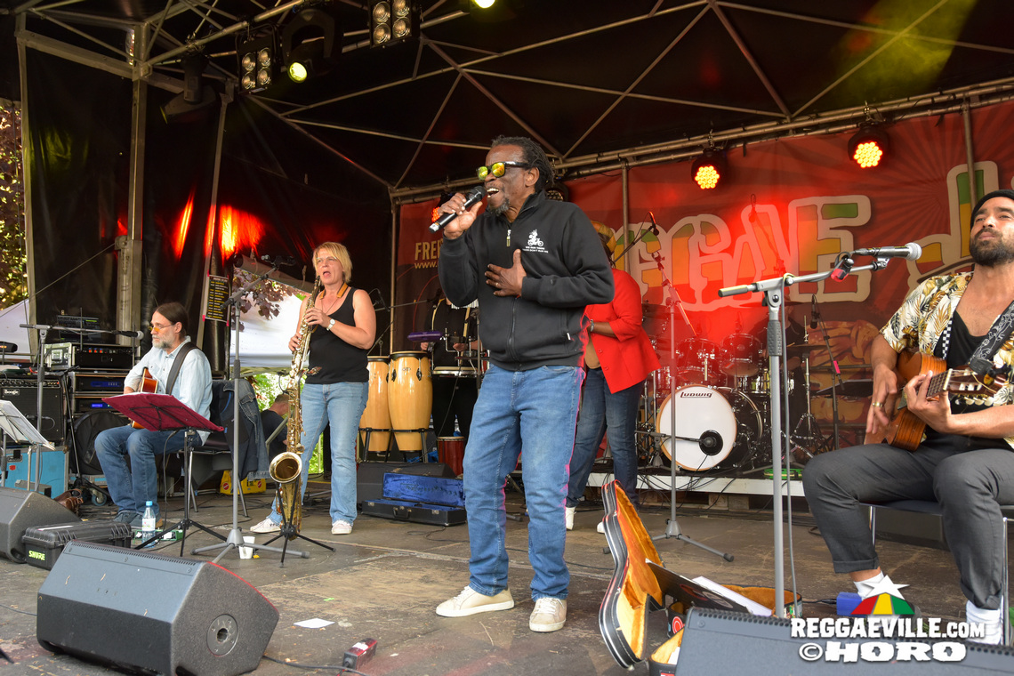 Ganjaman, Roughhouse, Sofa Connection feat. Cheer Up Trio