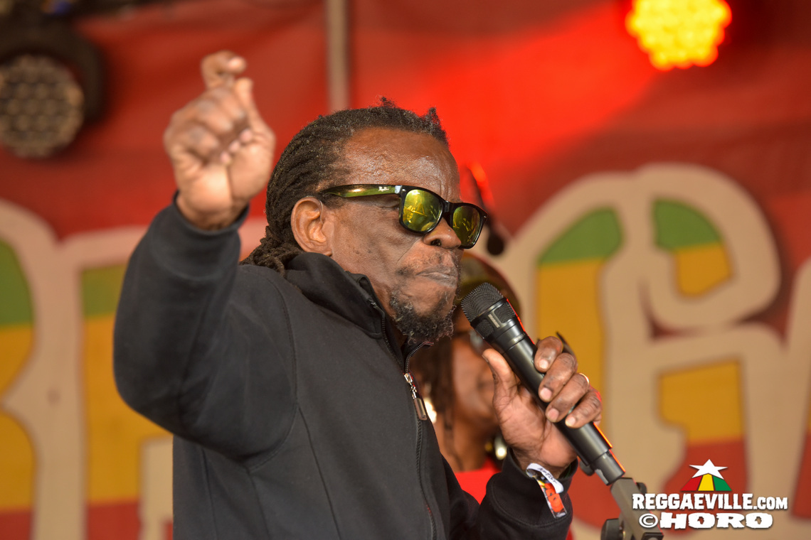 Ganjaman, Roughhouse, Sofa Connection feat. Cheer Up Trio