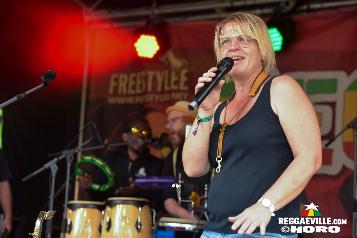 Ganjaman, Roughhouse, Sofa Connection feat. Cheer Up Trio