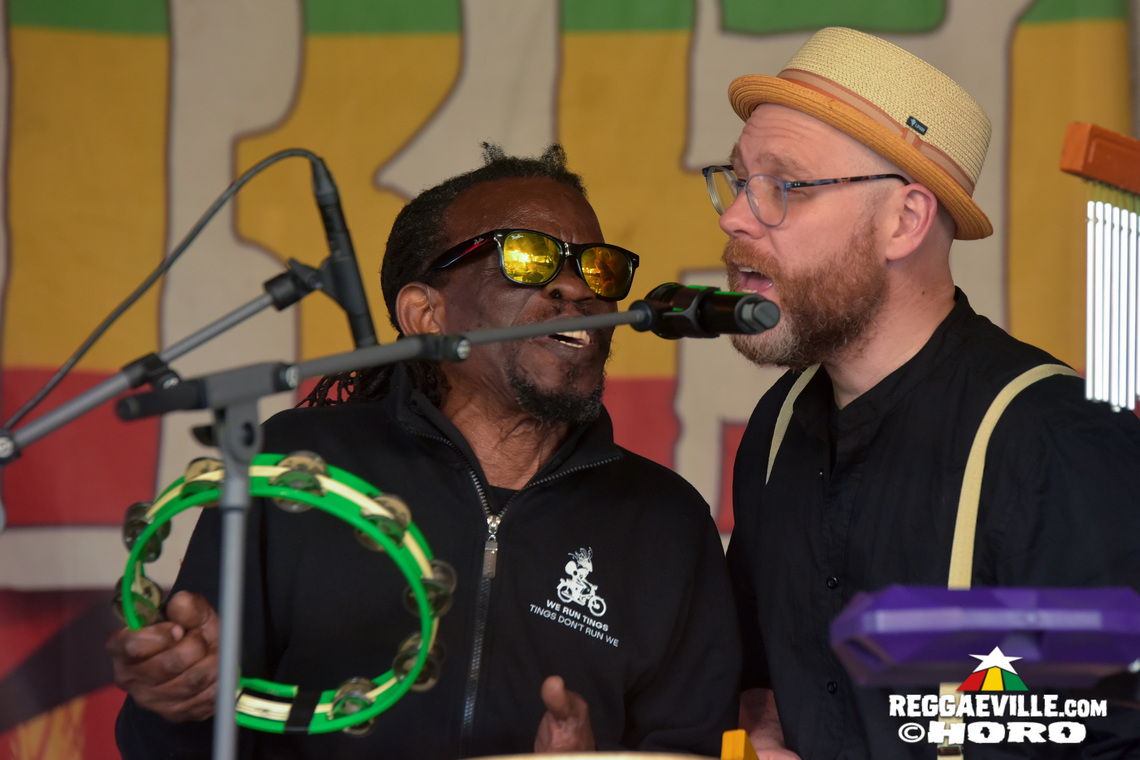 Ganjaman, Roughhouse, Sofa Connection feat. Cheer Up Trio