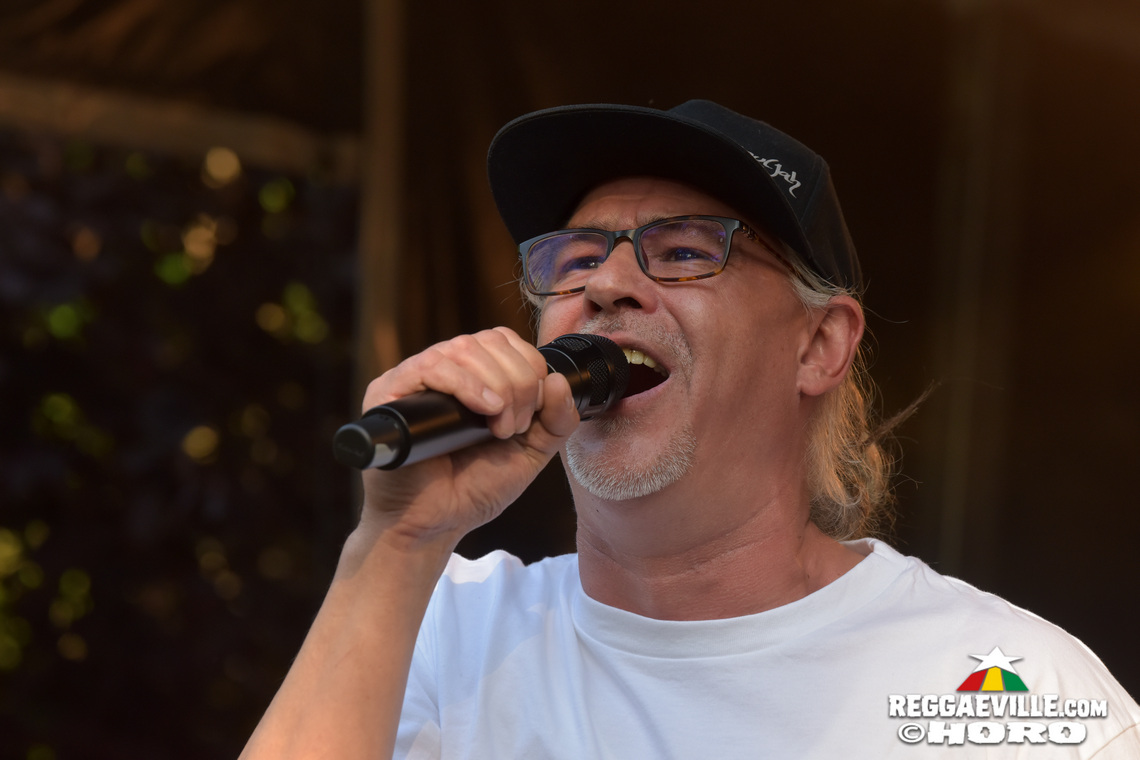 Ganjaman, Roughhouse, Sofa Connection feat. Cheer Up Trio