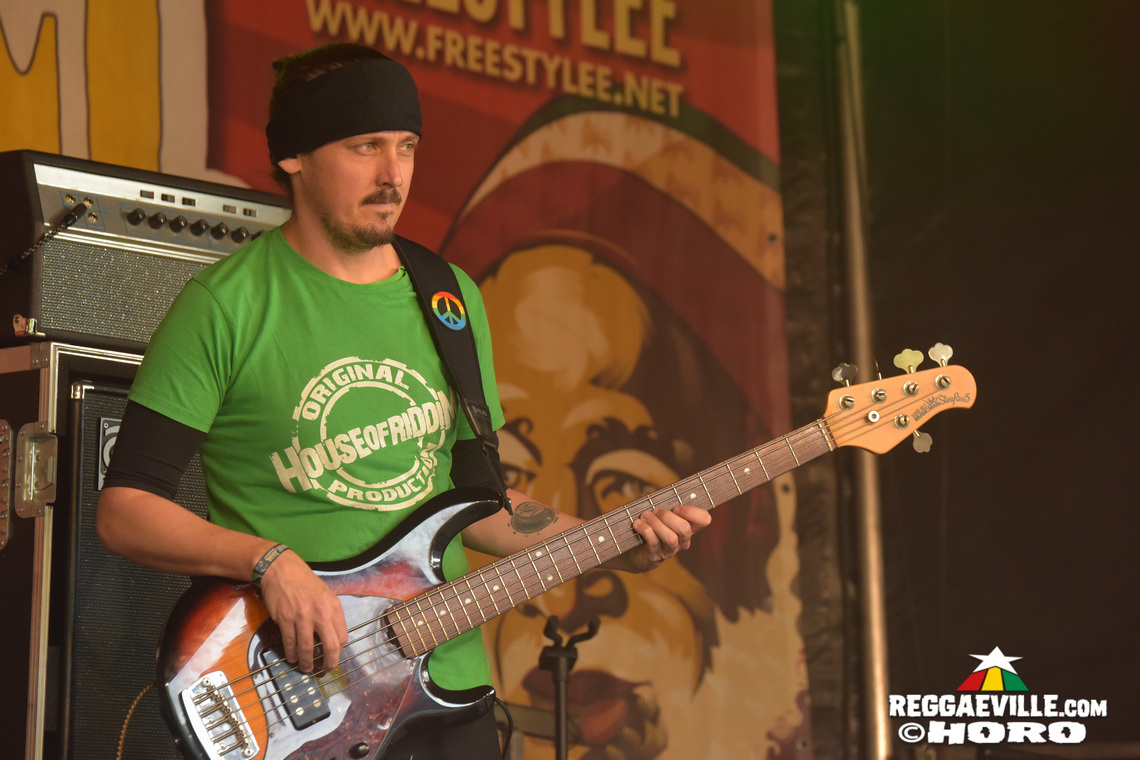 Ganjaman, Roughhouse, Sofa Connection feat. Cheer Up Trio