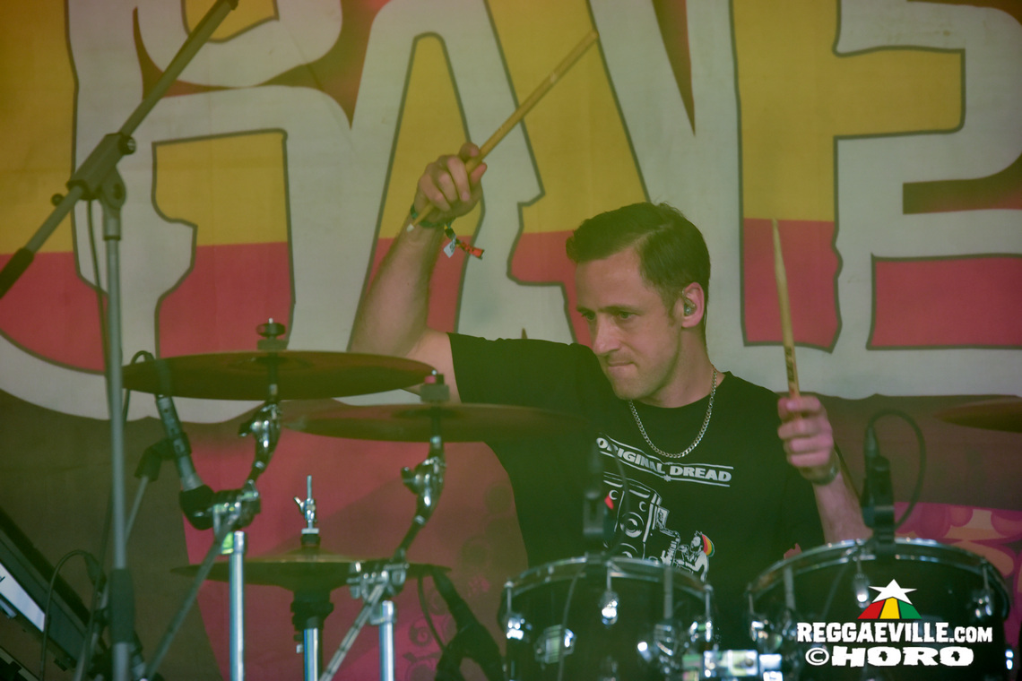 Ganjaman, Roughhouse, Sofa Connection feat. Cheer Up Trio