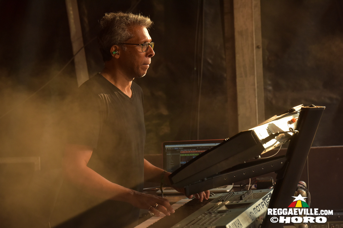 Ganjaman, Roughhouse, Sofa Connection feat. Cheer Up Trio