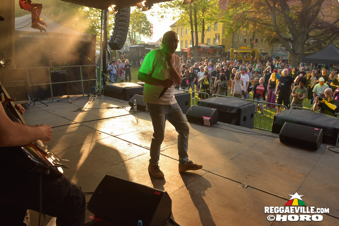 Ganjaman, Roughhouse, Sofa Connection feat. Cheer Up Trio