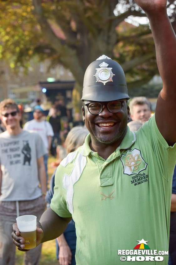 Ganjaman, Roughhouse, Sofa Connection feat. Cheer Up Trio