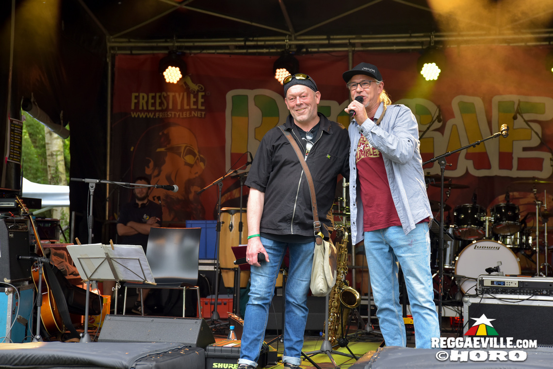 Ganjaman, Roughhouse, Sofa Connection feat. Cheer Up Trio