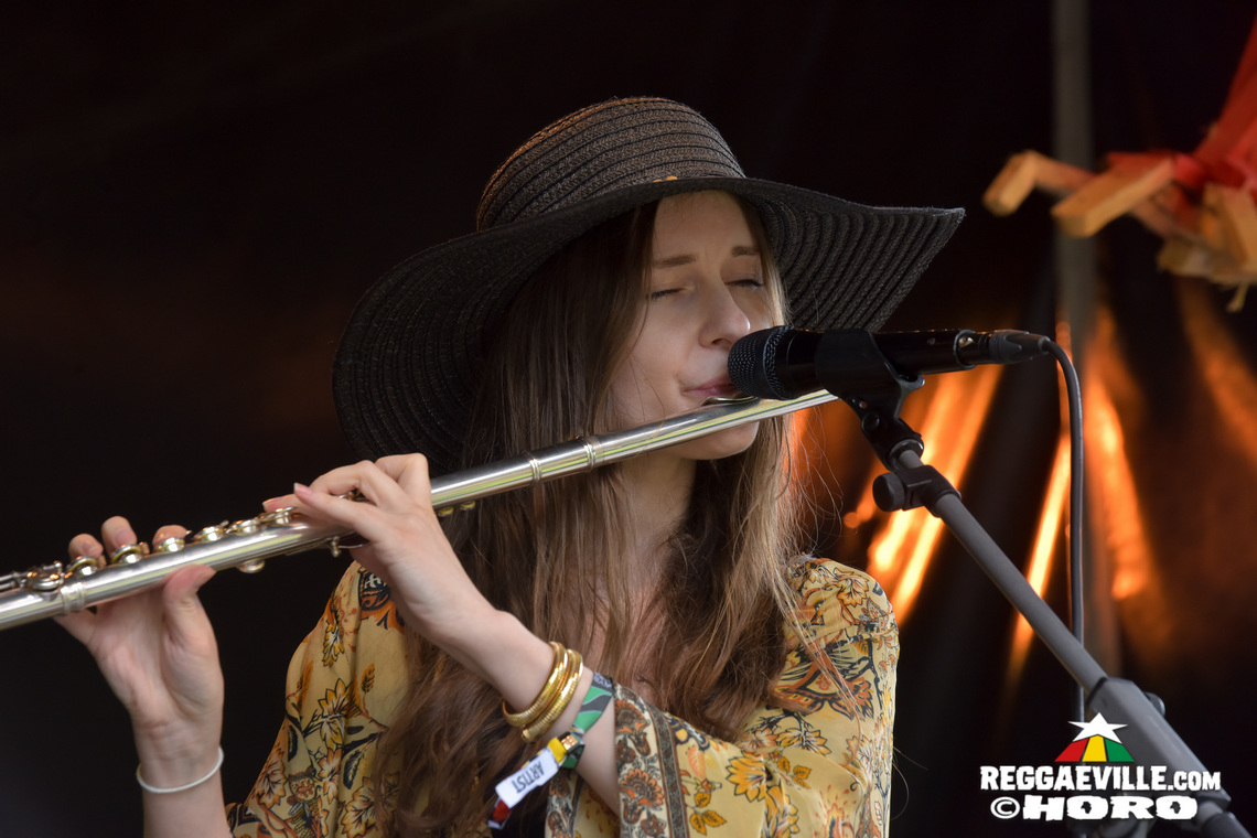 Ganjaman, Roughhouse, Sofa Connection feat. Cheer Up Trio