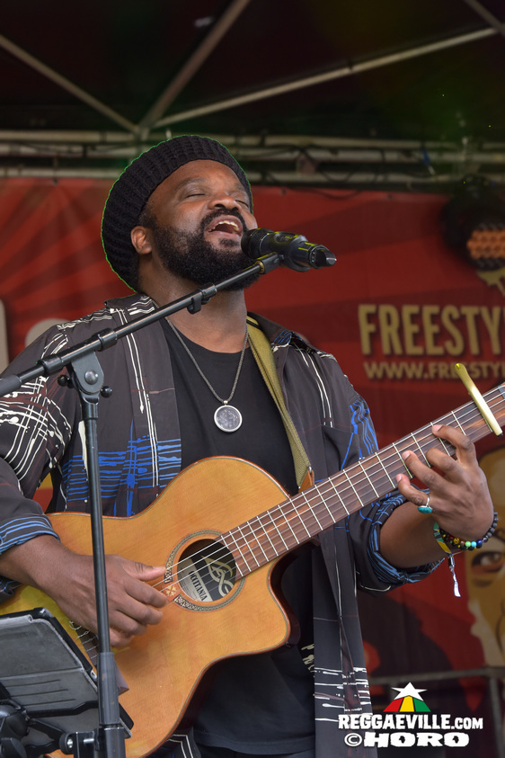 Ganjaman, Roughhouse, Sofa Connection feat. Cheer Up Trio