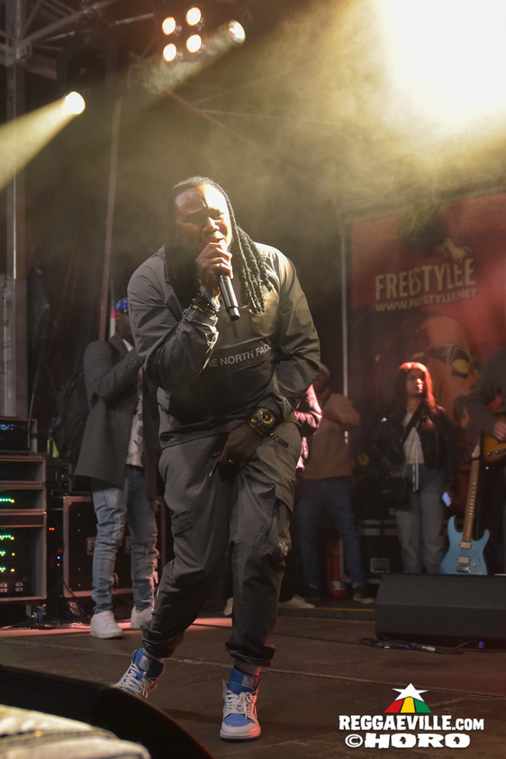 I Wayne, Unstoppable Fyah, INTI