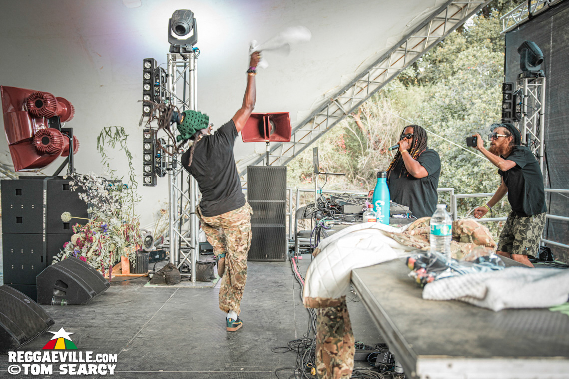 Keznamdi, Blvk H3ro, Andrew Bees