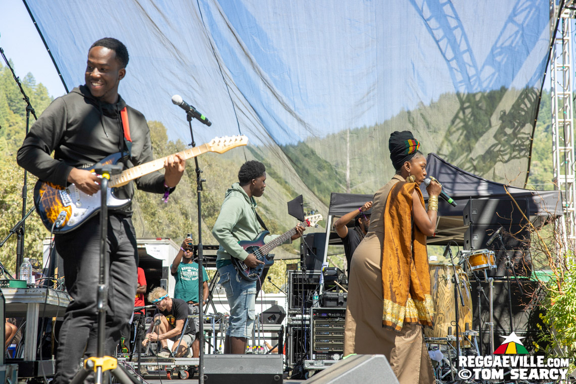 Hempress Sativa, Turbulence, M Dot R