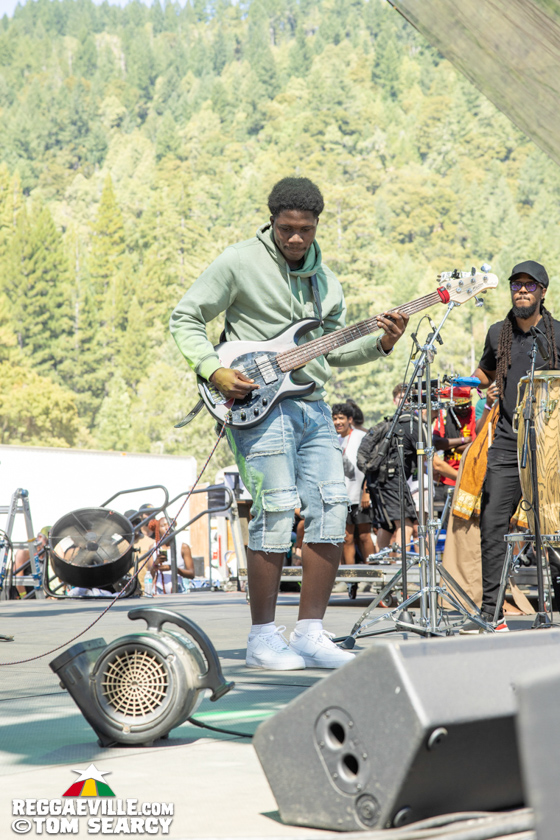 Hempress Sativa, Turbulence, M Dot R