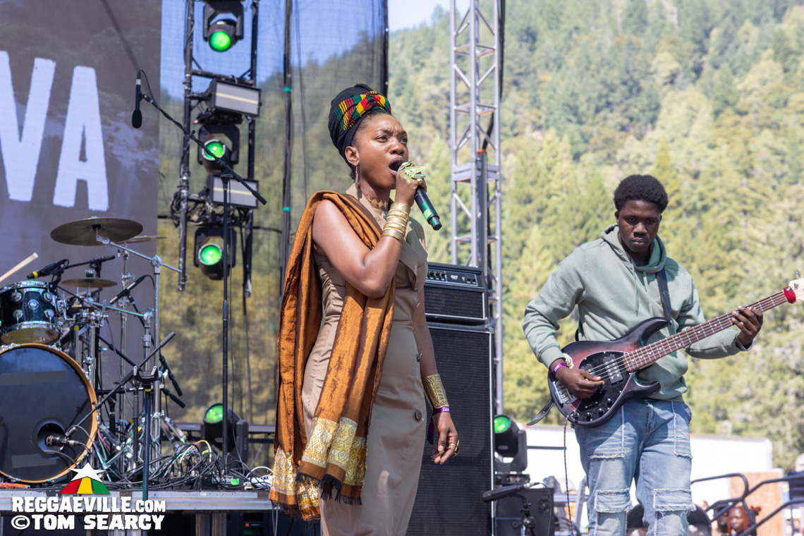 Hempress Sativa, Turbulence, M Dot R