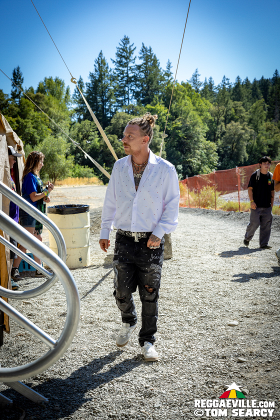 Hempress Sativa, Turbulence, M Dot R