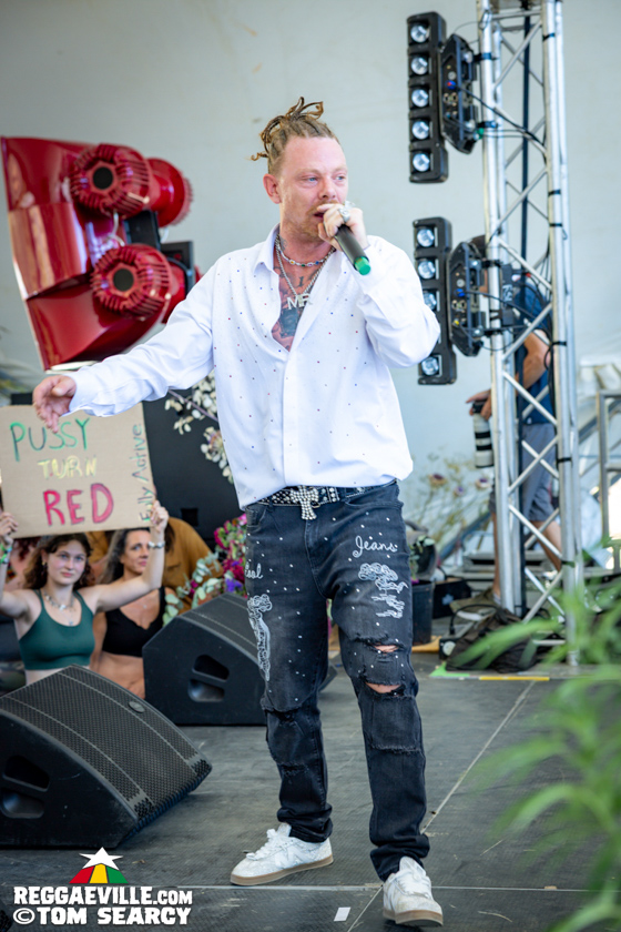 Hempress Sativa, Turbulence, M Dot R