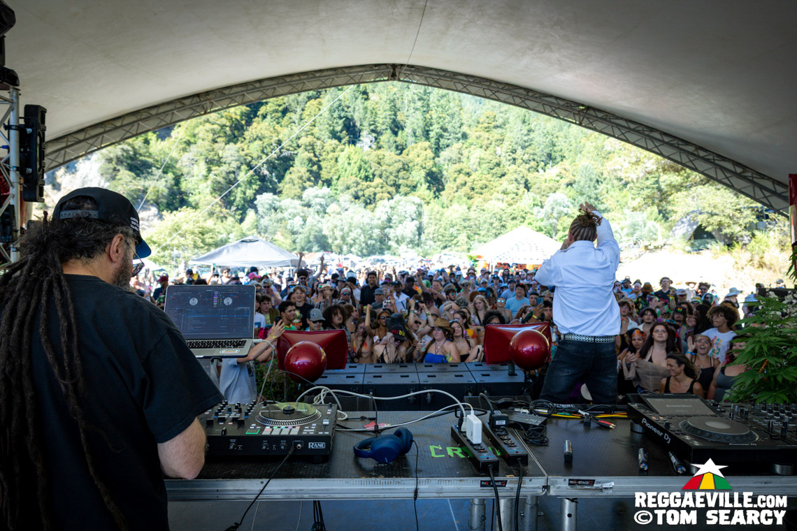 Hempress Sativa, Turbulence, M Dot R