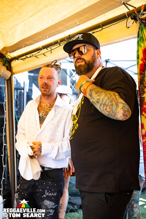 Hempress Sativa, Turbulence, M Dot R