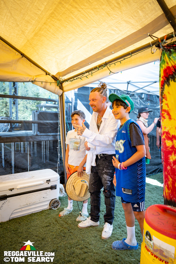 Hempress Sativa, Turbulence, M Dot R