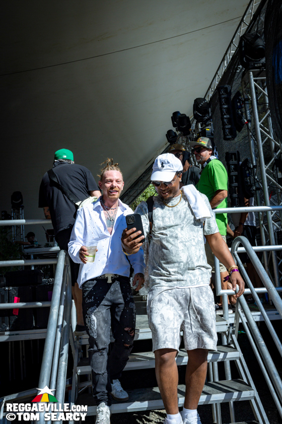 Hempress Sativa, Turbulence, M Dot R