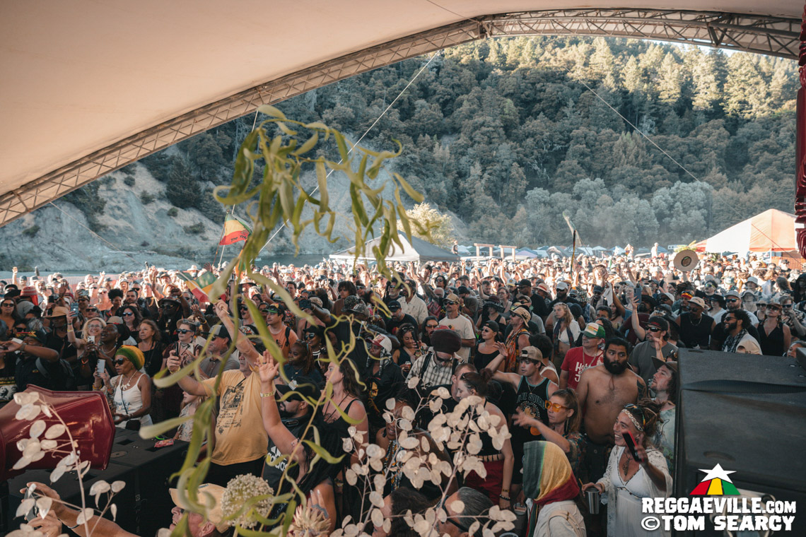 Hempress Sativa, Turbulence, M Dot R