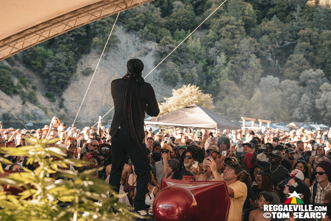 Hempress Sativa, Turbulence, M Dot R