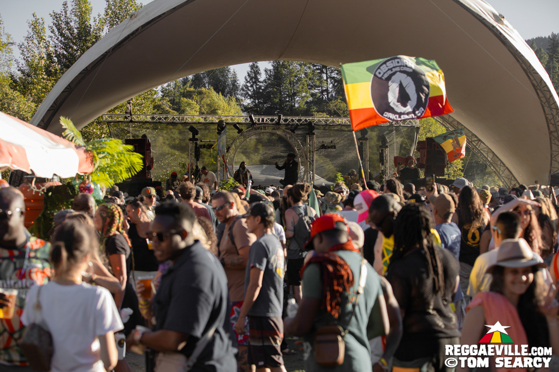 Hempress Sativa, Turbulence, M Dot R